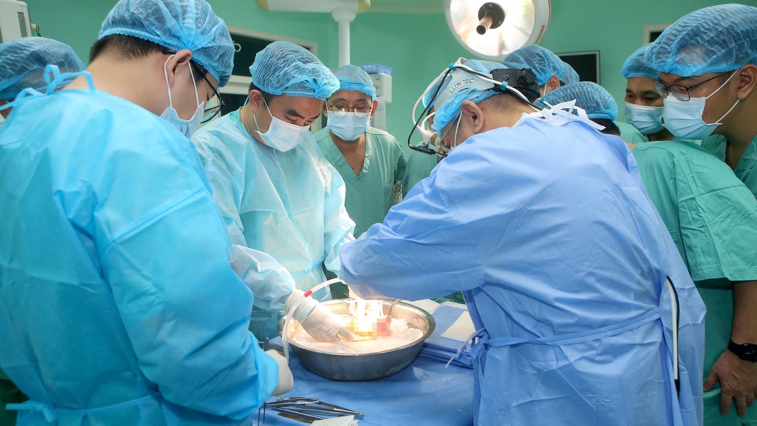 Bệnh nhân 43 tuổi hồi sinh nhờ tim hiến từ Hà Nội -0