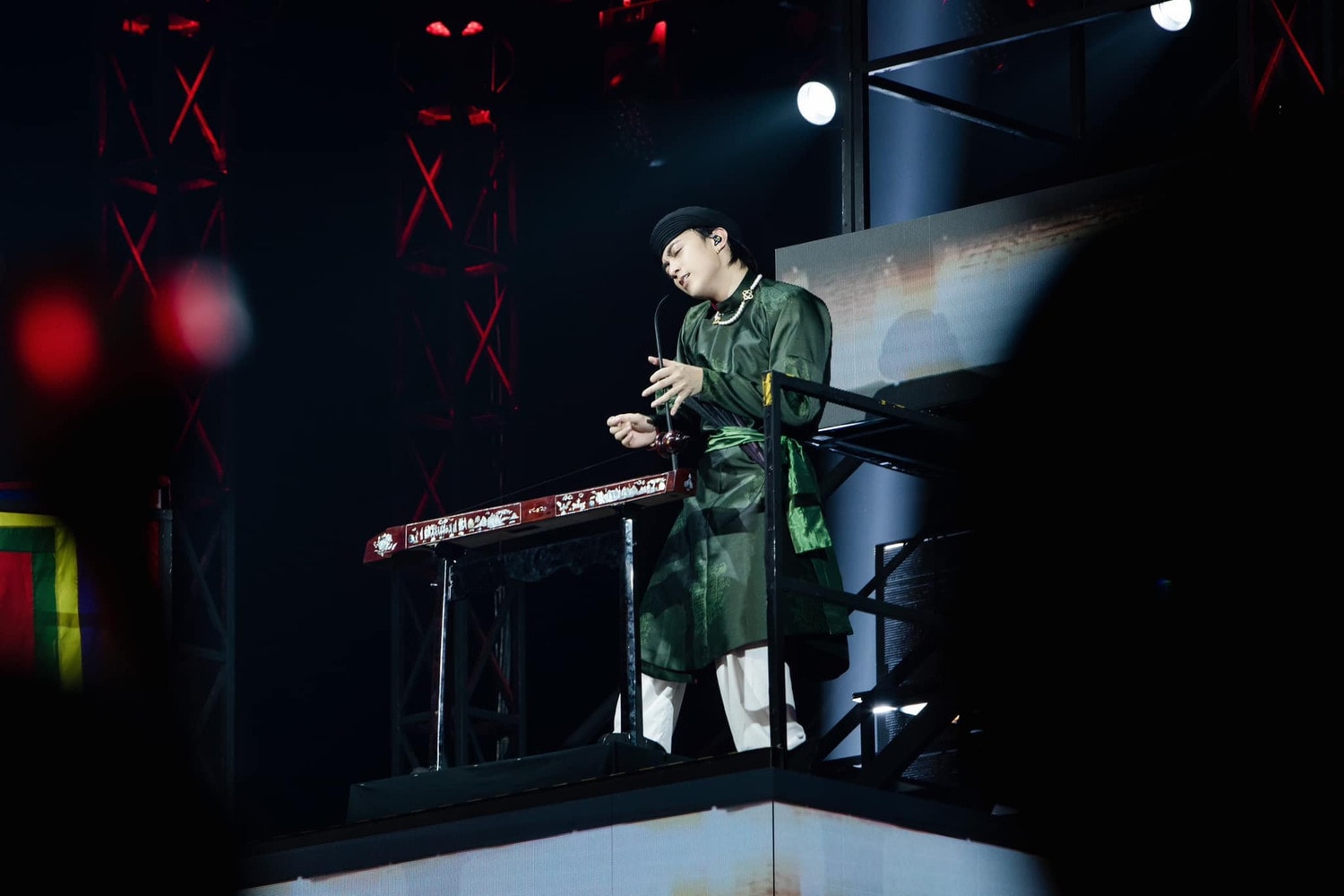Trống cơm và Đàn bầu: Các anh tài làm “rung lòng người sâu thẳm” -0