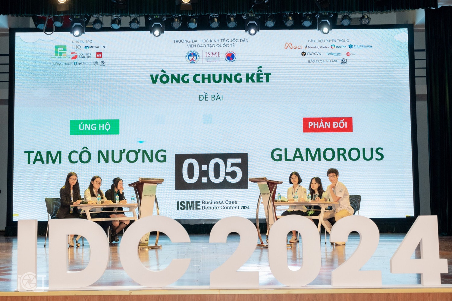 Hàng trăm học sinh, sinh viên toàn quốc tham gia cuộc thi tranh biện tại Trường ĐH Kinh tế Quốc dân -0
