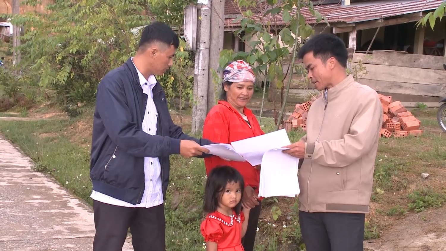 Kon Tum: Yêu cầu theo dõi chặt chẽ dư chấn động đất -0
