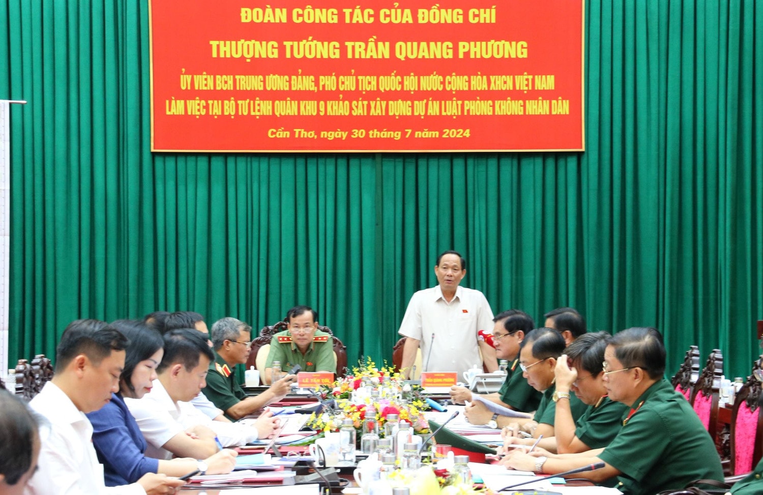 Quang cảnh buổi làm việc