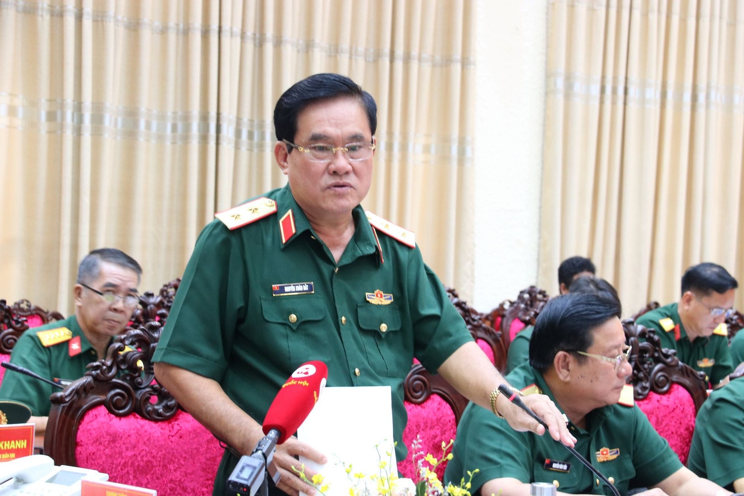 Trung tướng Nguyễn Xuân Dắt - Tư lệnh Quân khu 9 phát biểu tại buổi làm việc với Phó Chủ tịch Quốc hội, Thượng tướng Trần Quang Phương