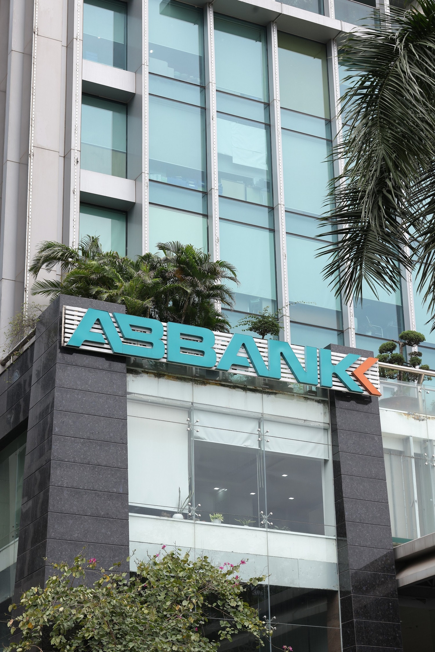 Trong suốt chặng đường 31 năm phát triển, ABBANK luôn được đánh giá là một Ngân hàng uy tín, là người đồng hành tận tâm, đáng tin cậy của hơn hai triệu Khách hàng, Đối tác và Nhà đầu tư ABBank hoàn thành kế hoạch 6 tháng đầu năm 2024, chú trọng nâng cao trải nghiệm khách hàng trên nền tảng số -0
