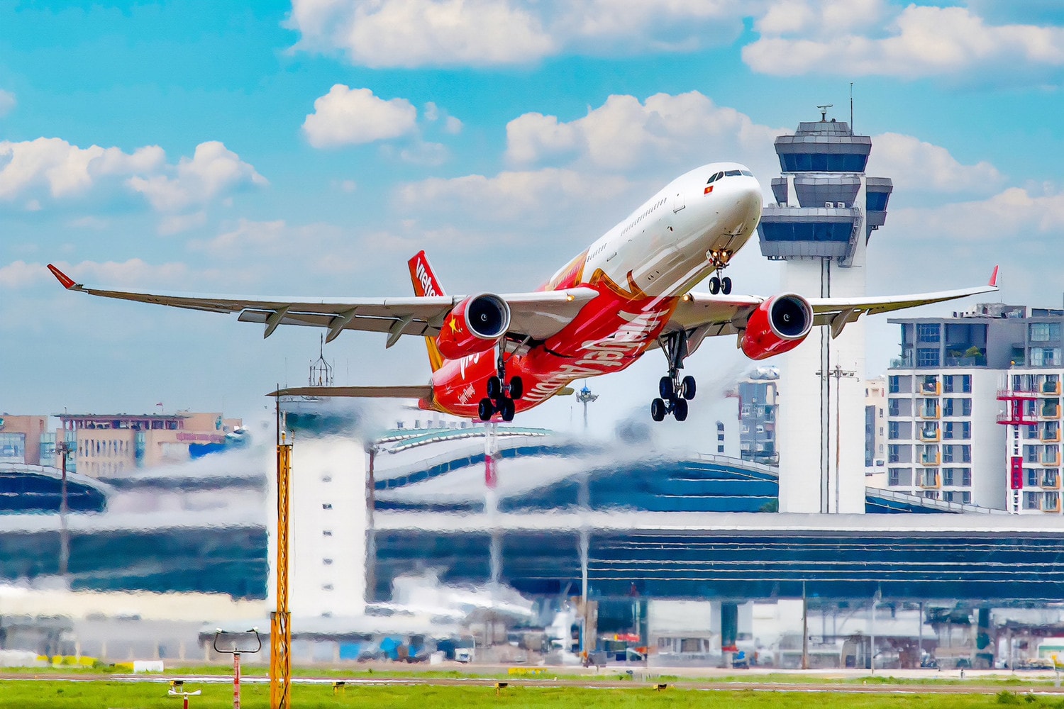 Vietjet tăng trưởng doanh thu 15% trong sáu tháng đầu năm -0