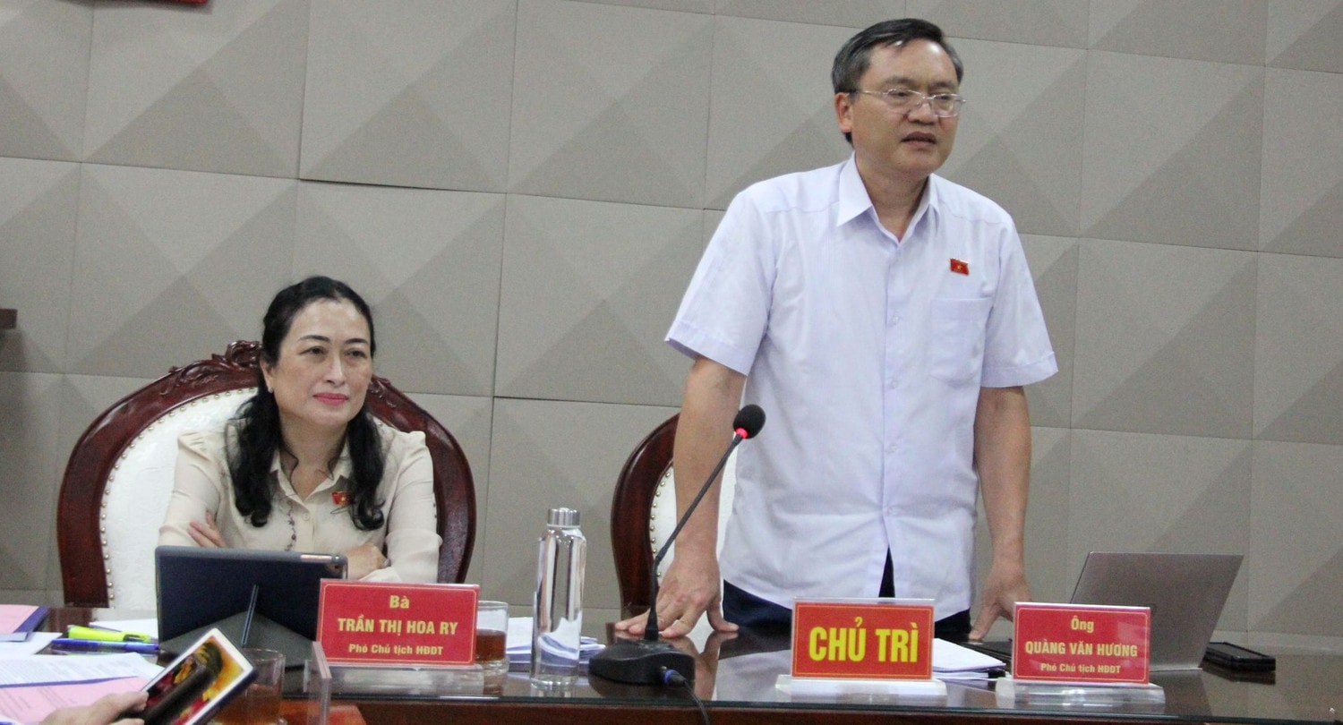 Phó Chủ tịch Hội đồng Dân tộc Quàng Văn Hương chia sẻ ý kiến để các đại biểu thảo luận Đoàn giám sát của Hội đồng Dân tộc làm việc tại huyện Bắc Trà My -0