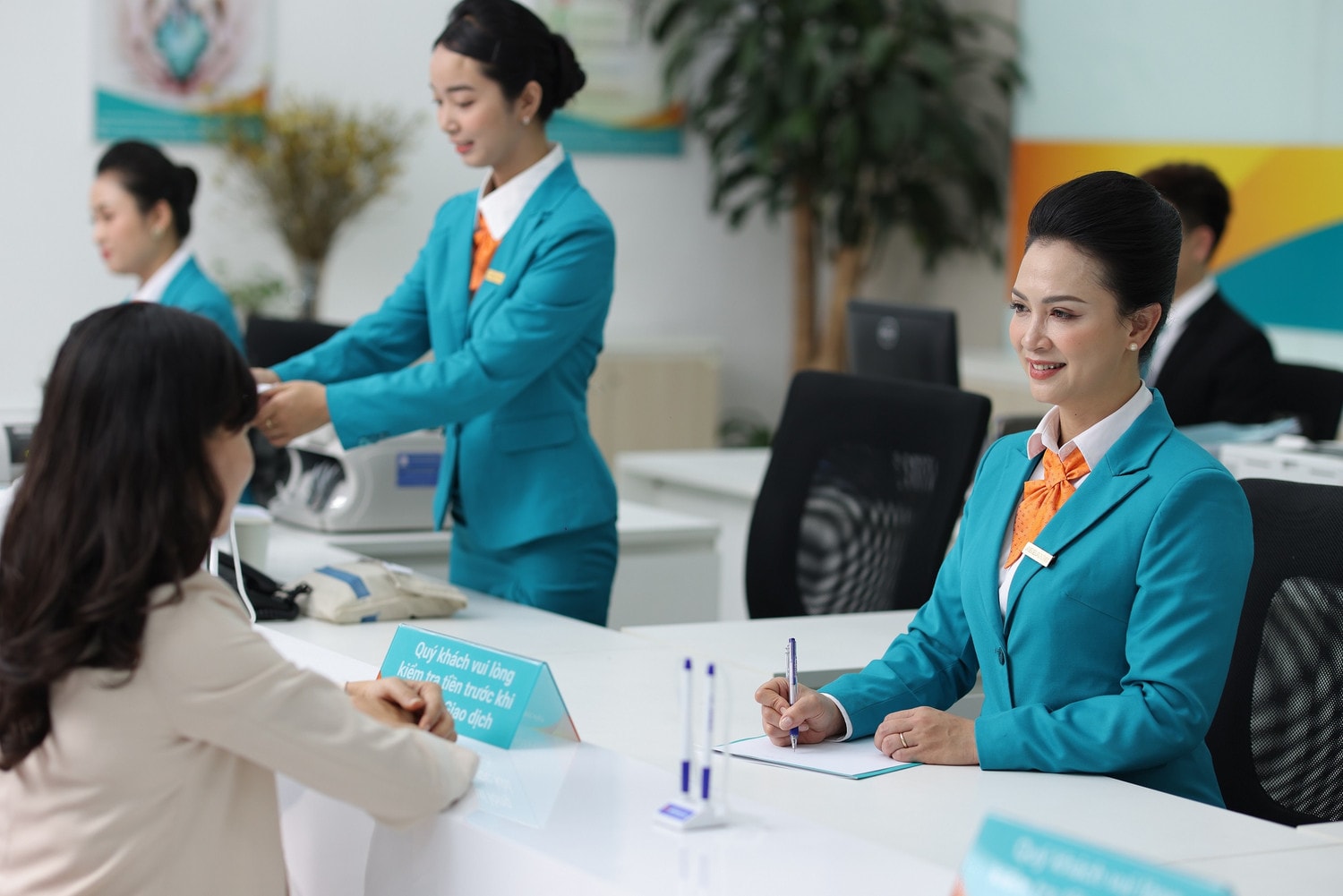 ABBANK chú trọng hỗ trợ khách hàng dựa trên sự am hiểu về nhu cầu và lĩnh vực ngành nghề cụ thể, đồng thời tập trung nâng cao trải nghiệm khách hàng ABBank hoàn thành kế hoạch 6 tháng đầu năm 2024, chú trọng nâng cao trải nghiệm khách hàng trên nền tảng số -0