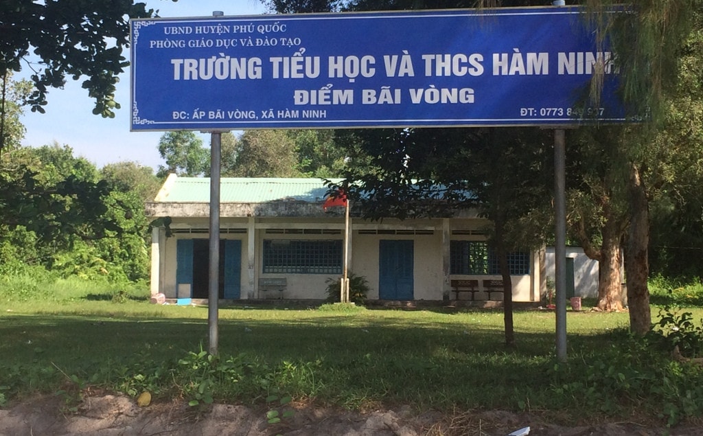 Năm 2018, nhiều trường học ở Phú Quốc bị lọt vào đất dự án của các doanh nghiệp, tuy nhiên, doanh nghiệp chậm triển khai dự án và xây trường mới nên ảnh hưởng việc dạy và học
