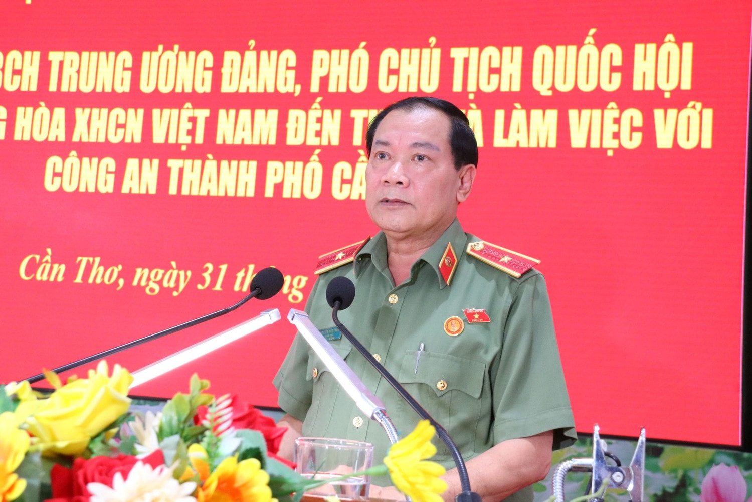Giám đốc Công an TP. Cần Thơ Nguyễn Văn Thuận phát biểu tại hội nghị Phó Chủ tịch Quốc hội, Thượng tướng Trần Quang Phương làm việc với Công an TP. Cần Thơ
