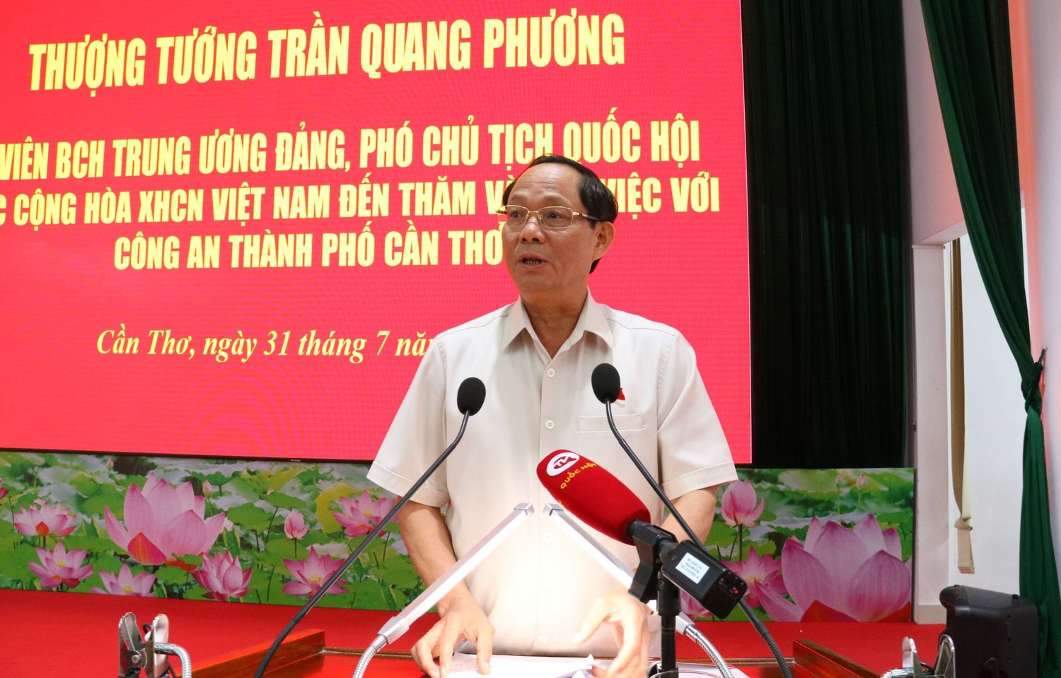 Phó Chủ tịch Quốc hội, Thượng tướng Trần Quang Phương phát biểu tại cuộc làm việc với Công an TP. Cần Thơ Phó Chủ tịch Quốc hội, Thượng tướng Trần Quang Phương làm việc với Công an TP. Cần Thơ