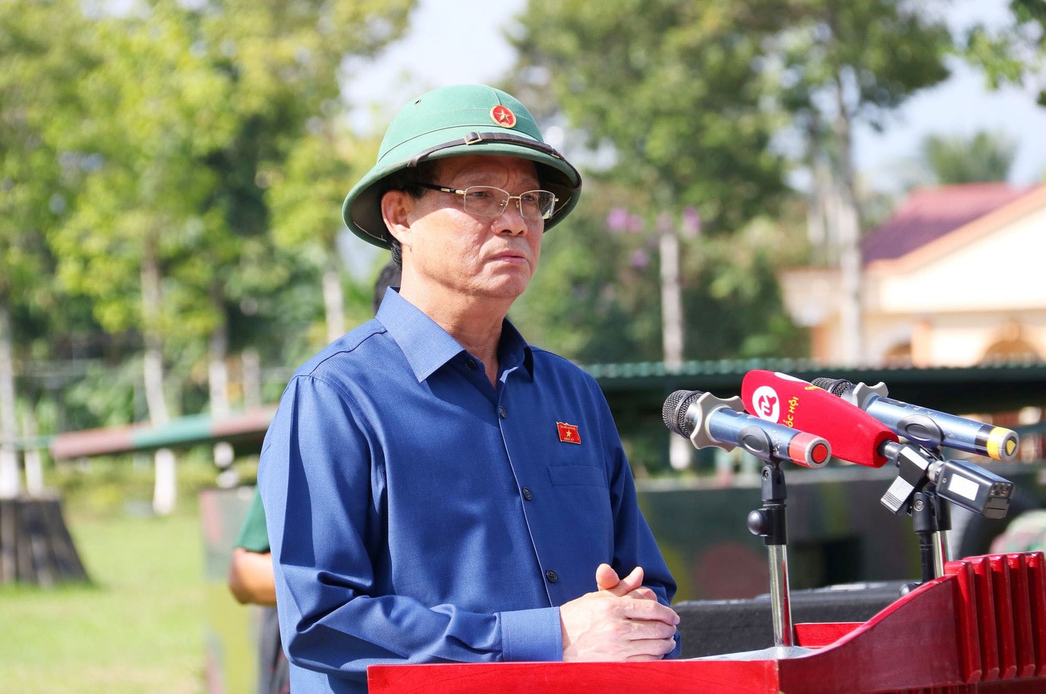 Phó Chủ tịch Quốc hội, Thượng tướng Trần Quang Phương phát biểu khi đến thăm Lữ đoàn Pháo Phòng không 226, Quân khu 9 Phó Chủ tịch Quốc hội Trần Quang Phương thăm và tặng quà Lữ đoàn Pháo Phòng không 226