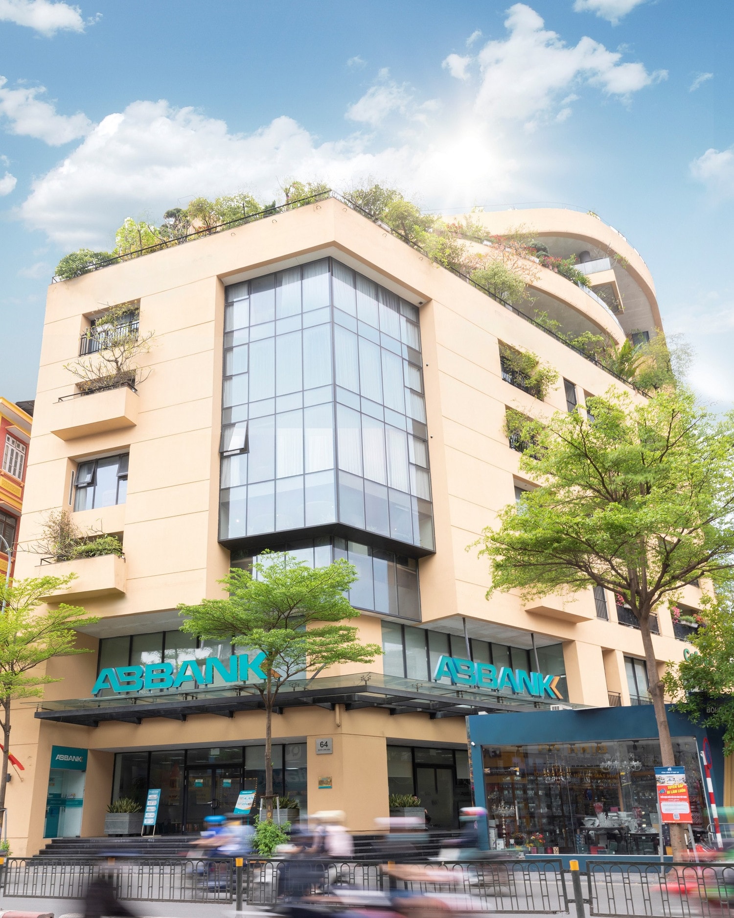 ABBank hoàn thành kế hoạch 6 tháng đầu năm 2024, chú trọng nâng cao trải nghiệm khách hàng trên nền tảng số -0