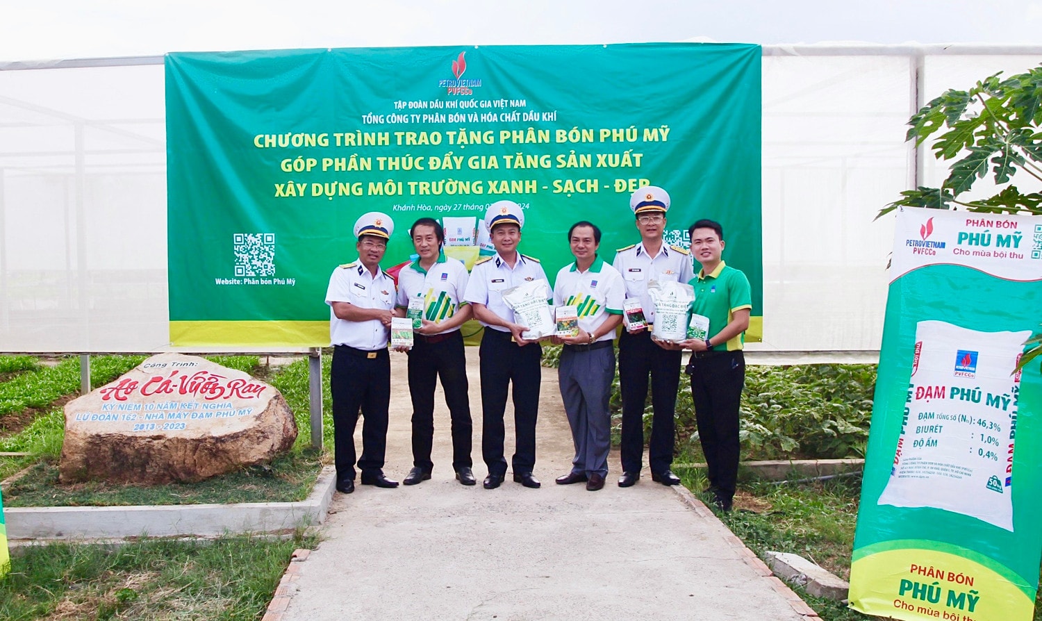 Xây dựng mảng xanh nơi Lữ đoàn - Gắn kết tình quân dân -0