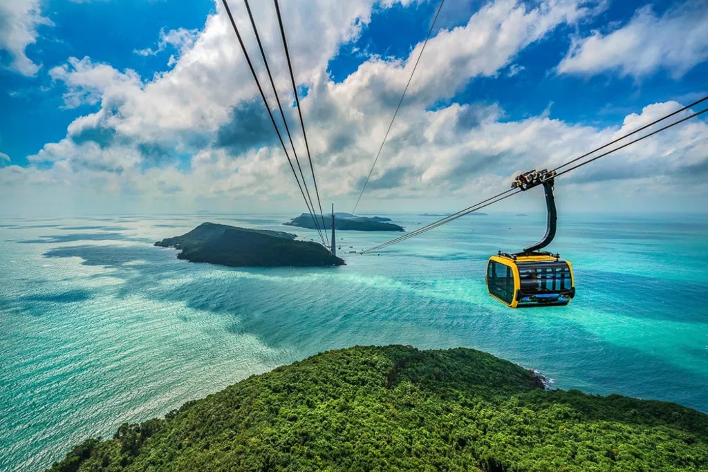 The world's longest three-rope cable car to Hon Thom offers a panoramic view of Phu Quoc's stunning nature. Phu Quoc ranked by Rankify Korea as the most popular destination for Korean tourists -0