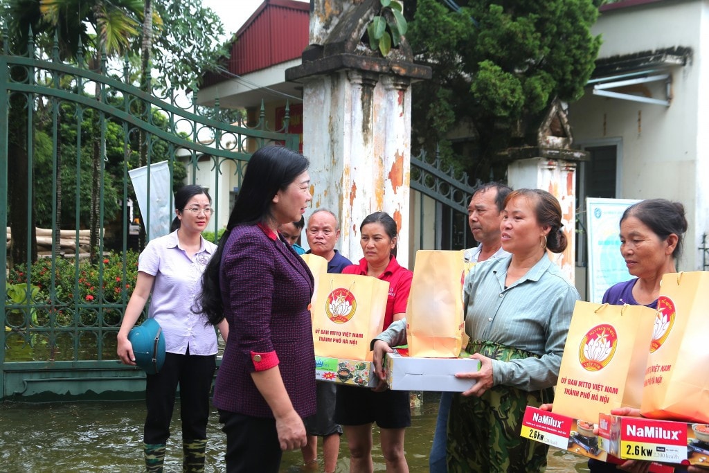 Hà Nội: Đẩy mạnh phong trào vận động, quyên góp ủng hộ người dân vùng lũ -0