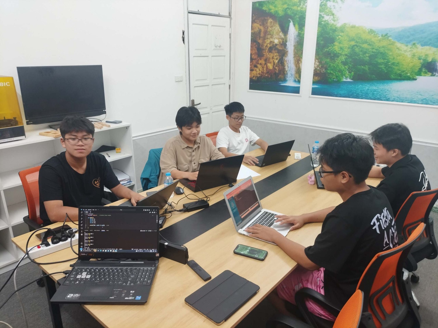 Hành trình chinh phục Huy chương Vàng WICO 2024 của nhóm học sinh Việt Nam -0