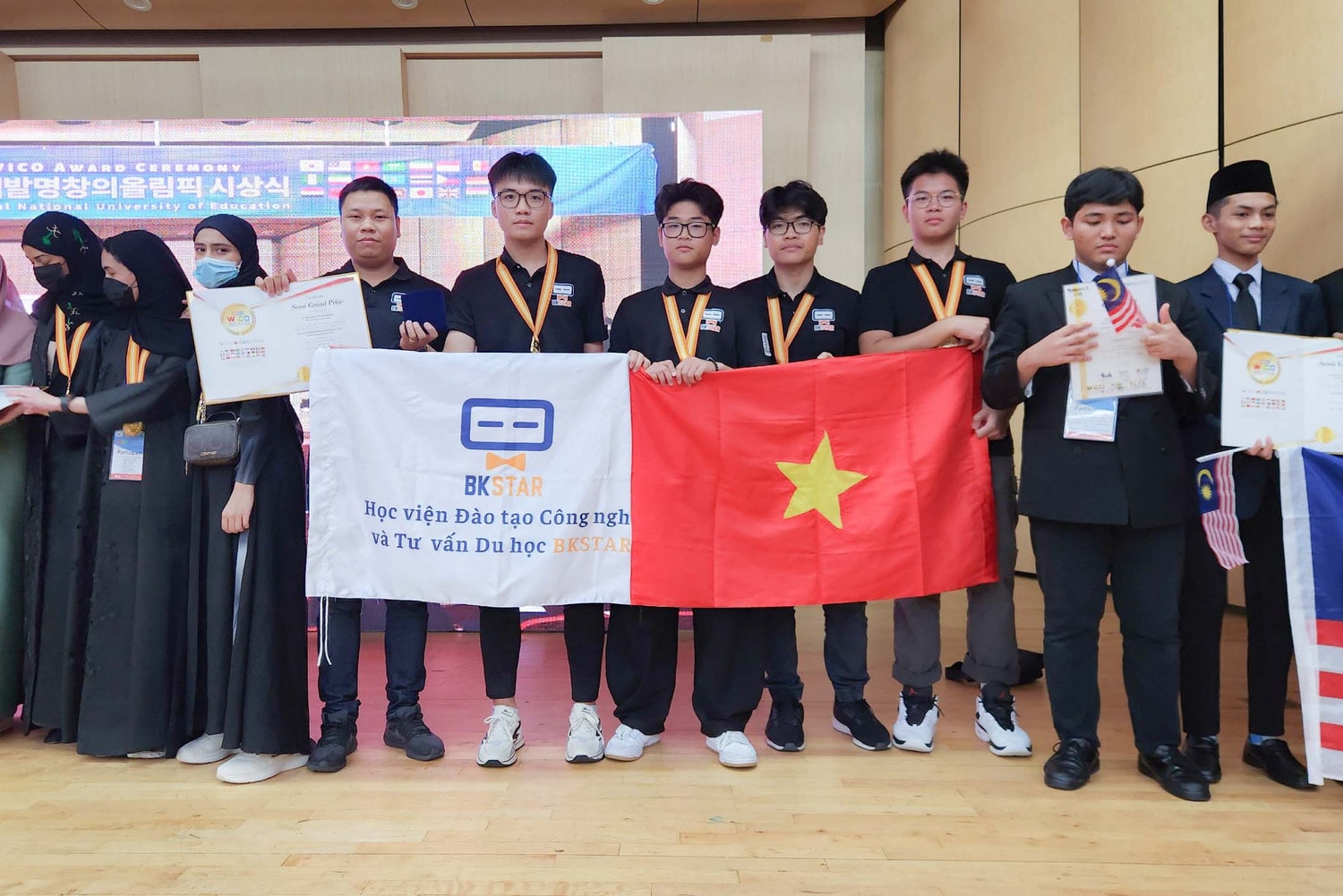 Hành trình chinh phục Huy chương Vàng WICO 2024 của nhóm học sinh Việt Nam -0