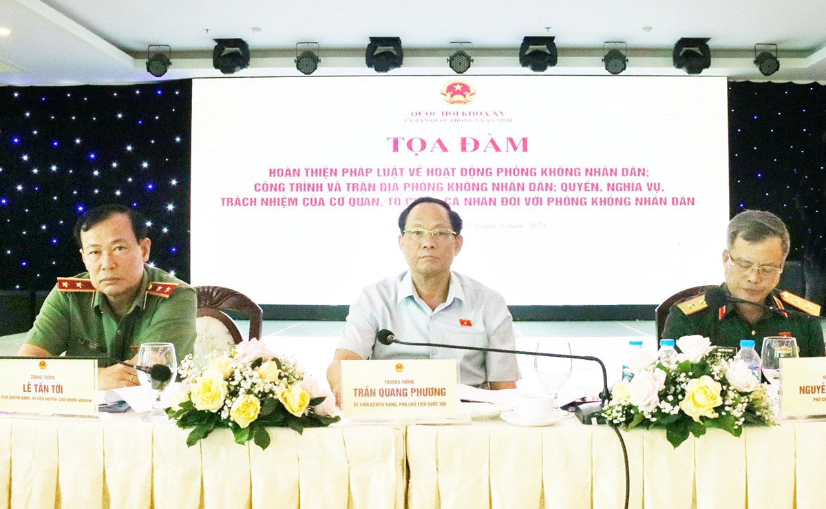 Phó Chủ tịch Quốc hội Trần Quang Phương dự Tọa đàm hoàn thiện pháp luật về hoạt động Phòng không nhân dân -0