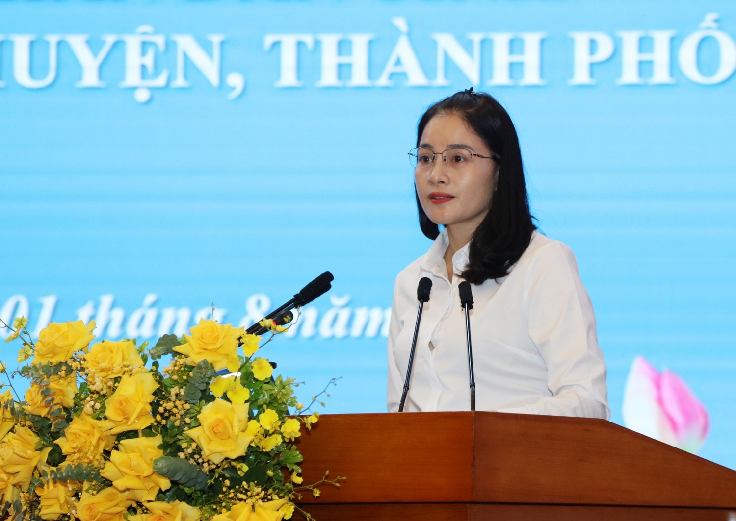 Phó Chủ tịch HĐND huyện Sơn Dương Hứa Thị Hà phát biểu tham luận tại hội nghị. Ảnh: An Nhiên Tiếp tục đổi mới hoạt động theo đúng phương châm