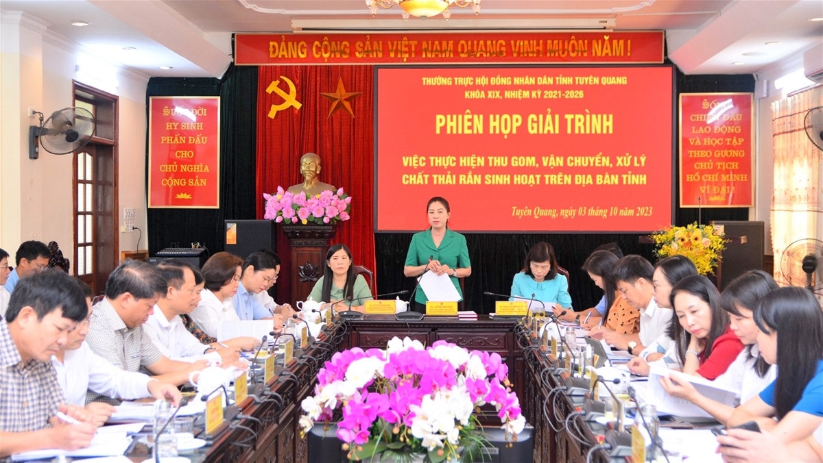 Thường trực HĐND tỉnh Tuyên Quang tổ chức phiên họp giải trình việc thực hiện thu gom, vận chuyển và xử lý chất thải rắn sinh hoạt trên địa bàn tỉnh. Ảnh: Ngọc Hưng.