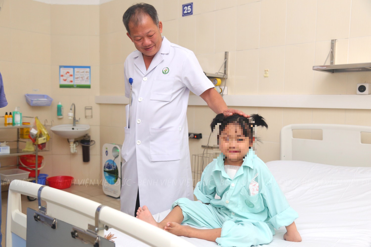 Bé gái 7 tuổi viết thư tay cảm ơn bác sĩ sau ca ghép tim thành công -0