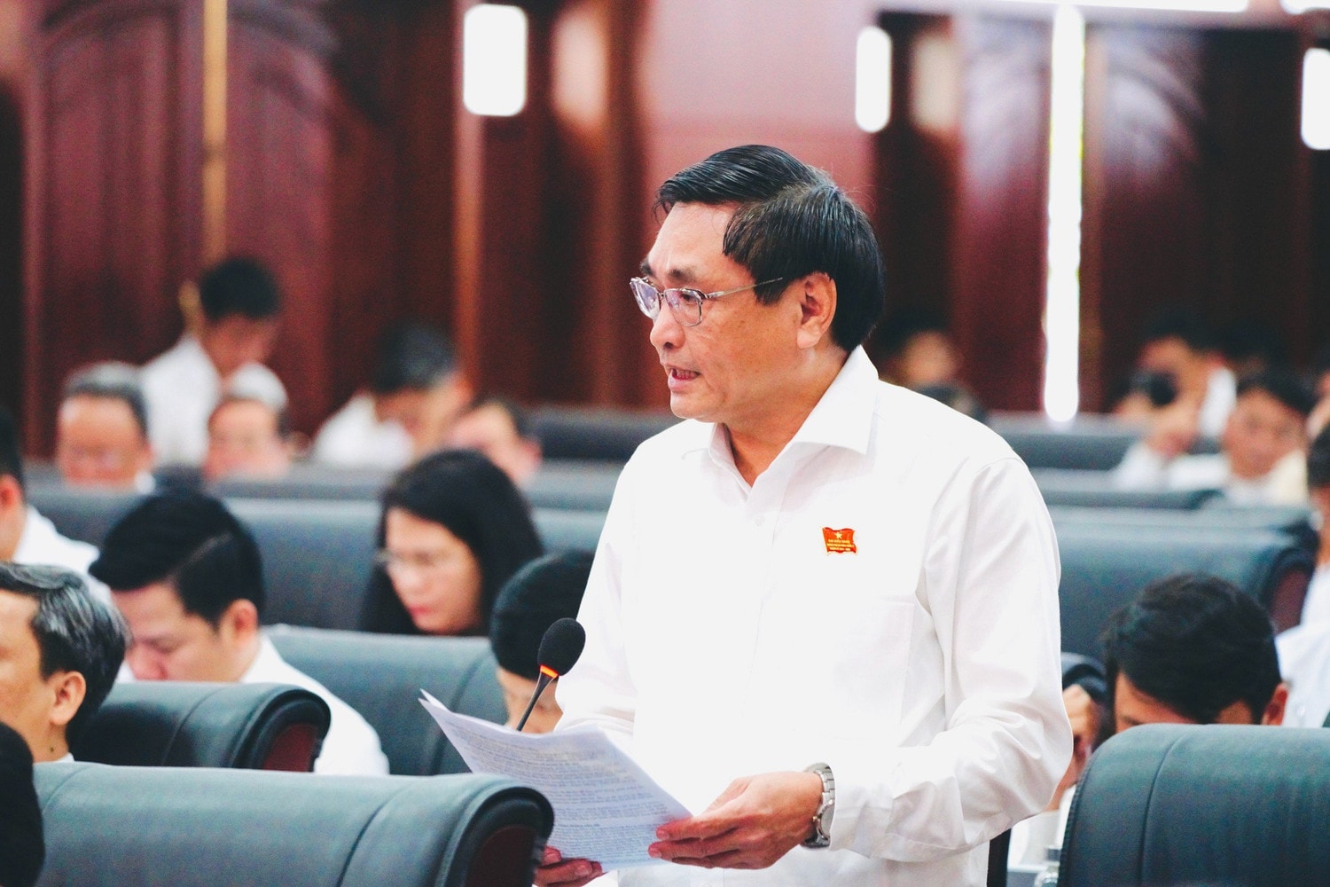 Đại biểu HĐND thành phố Đà Nẵng thảo luận tại kỳ họp