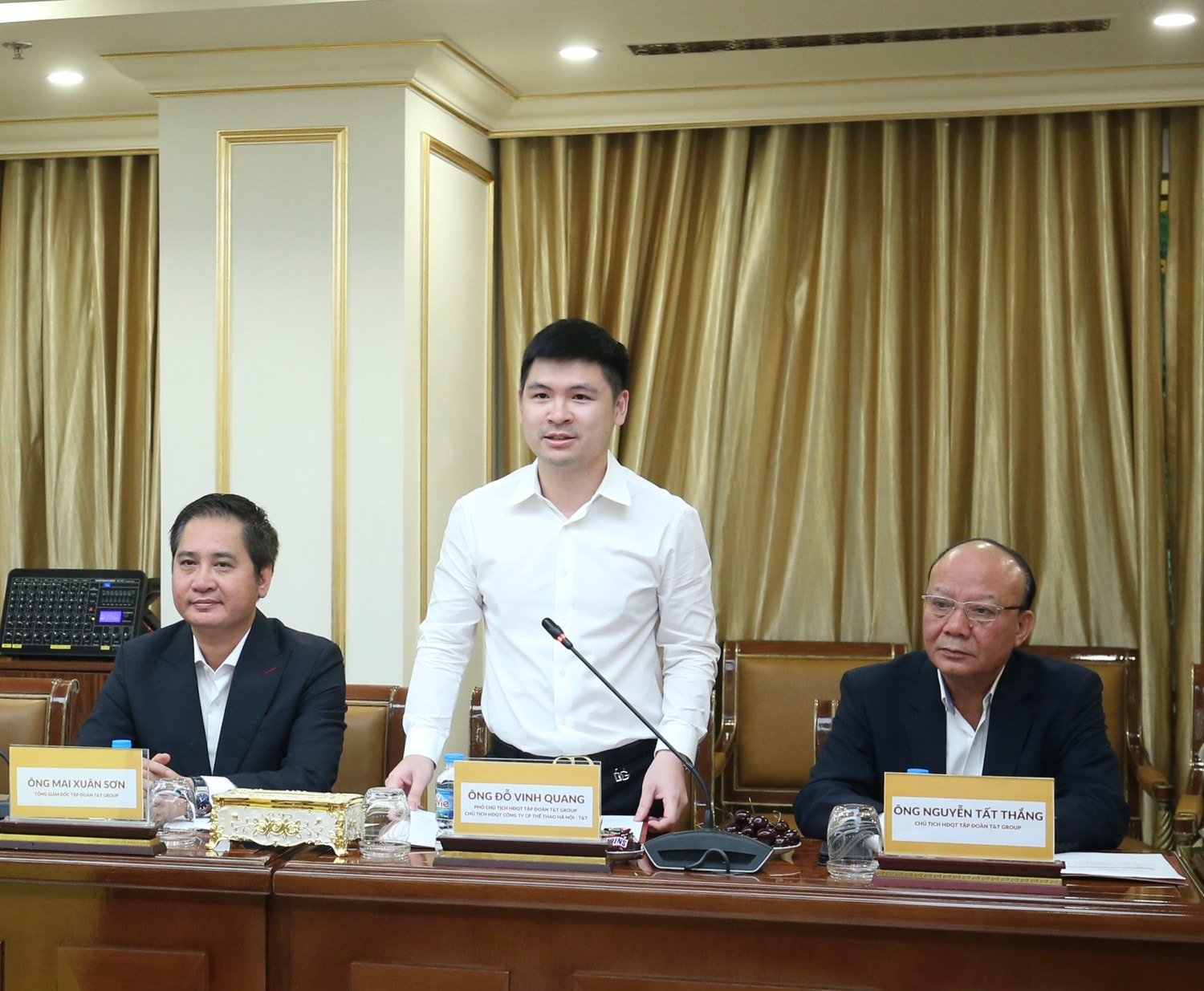 Ông Đỗ Vinh Quang – Phó Chủ tịch HĐQT Tập đoàn T&T Group phát biểu trong lễ vinh danh. CLB Bóng bàn CAND – T&T nhận thưởng kỷ lục sau thành tích xuất sắc ở các giải quốc gia -0