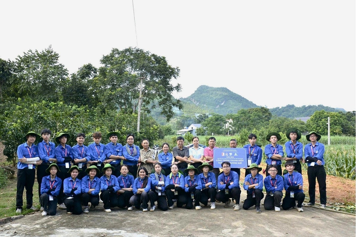 Hành trình “xanh hóa” nẻo đường quê của những “chiến sĩ” tình nguyện -0