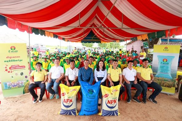 PVCFC tiếp tục đồng hành cùng bà con nông dân Campuchia -0