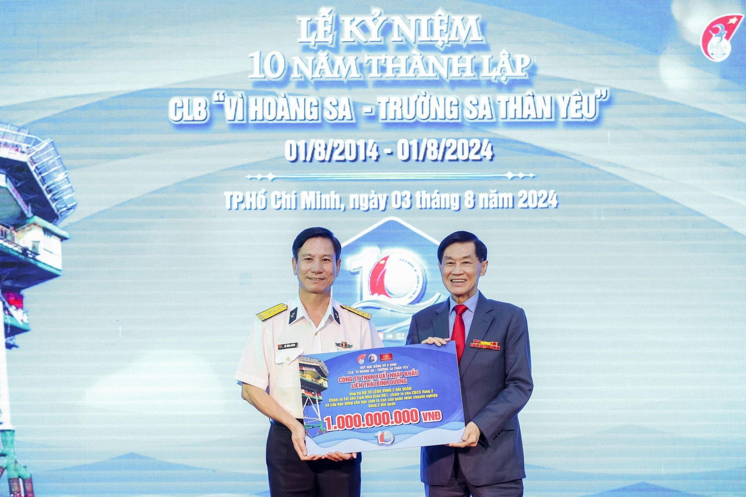 Chủ tịch Tập đoàn Liên Thái Bình Dương (IPPG) Johnathan Hạnh Nguyễn trao tặng 1 tỷ đồng hỗ trợ cán bộ, chiến sĩ Vùng 2 Hải quân và cụm nhà giàn DK1 Hành trình 10 năm vì Hoàng Sa-Trường Sa thân yêu -0