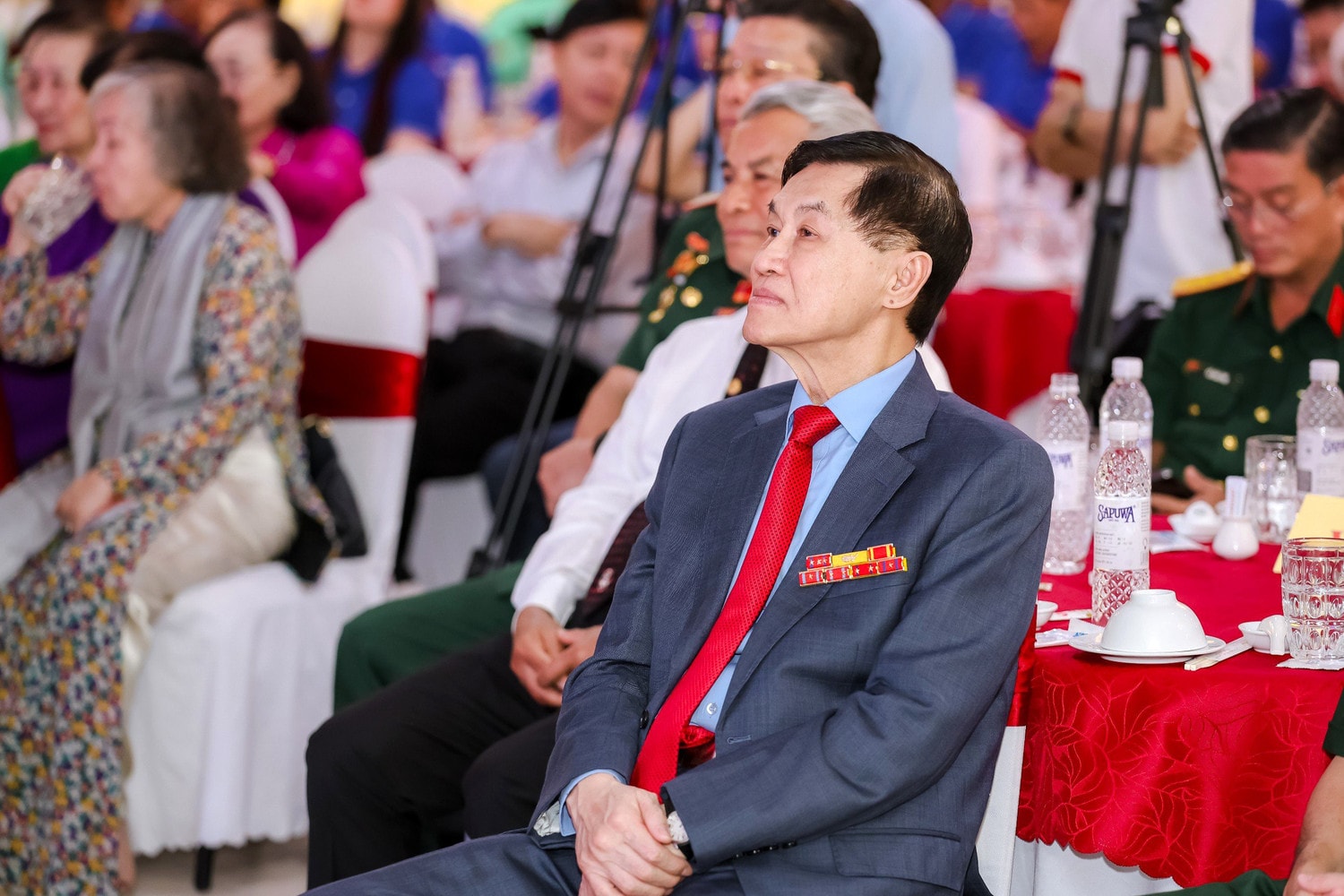 Doanh nhân Johnathan Hạnh Nguyễn có gần 40 năm đồng hành cùng các chương trình thiện nguyện tại Việt Nam Hành trình 10 năm vì Hoàng Sa-Trường Sa thân yêu -0