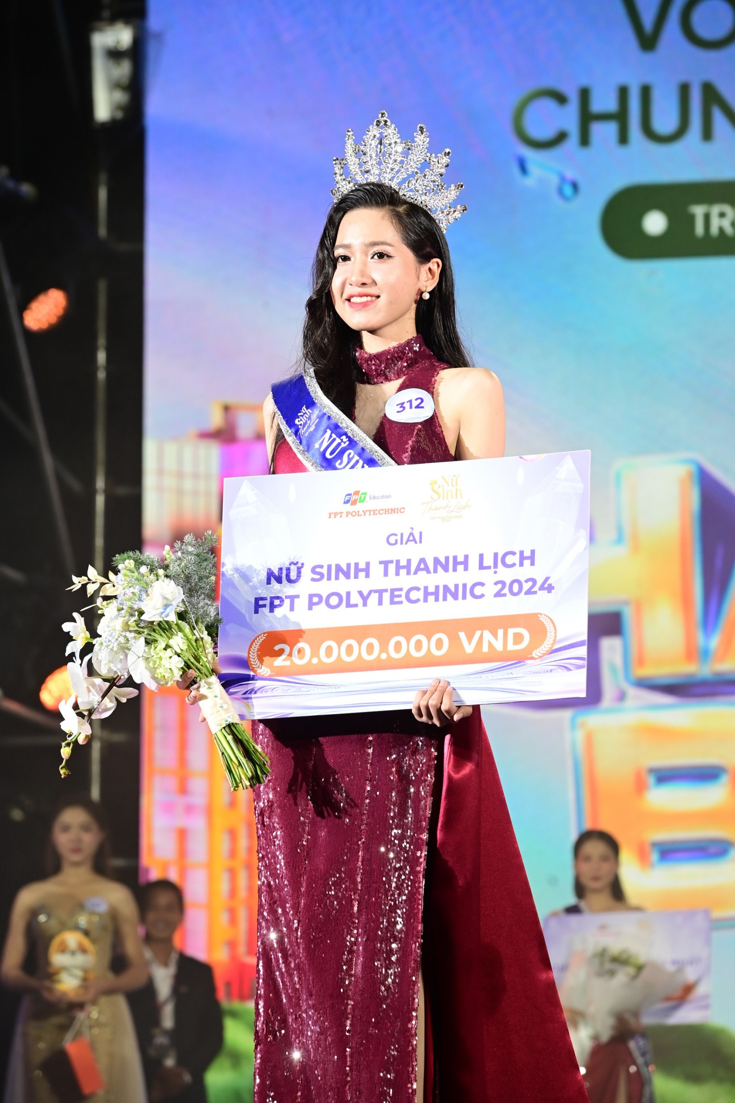 Bùng nổ cảm xúc tại đêm nhạc hội chào tân sinh viên Trường Cao đẳng FPT Polytechnic Cần Thơ -0