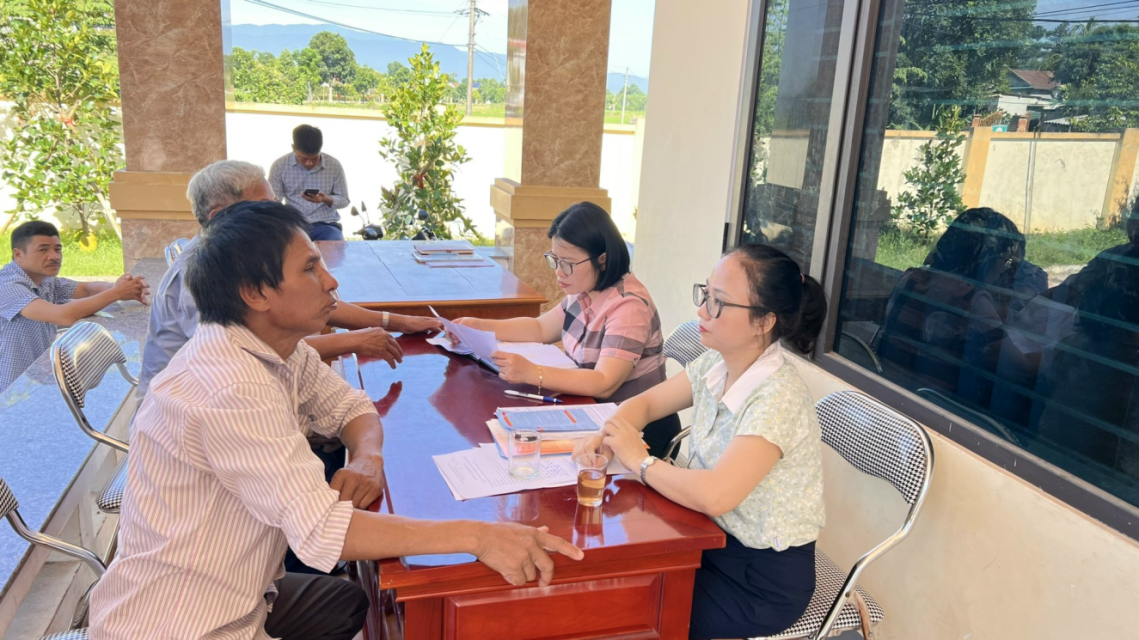 Cán bộ Trung tâm trợ giúp pháp lý Nhà nước tỉnh Hà Tĩnh tiếp nhận vụ việc cần trợ giúp của người dân . Nguồn: ITN