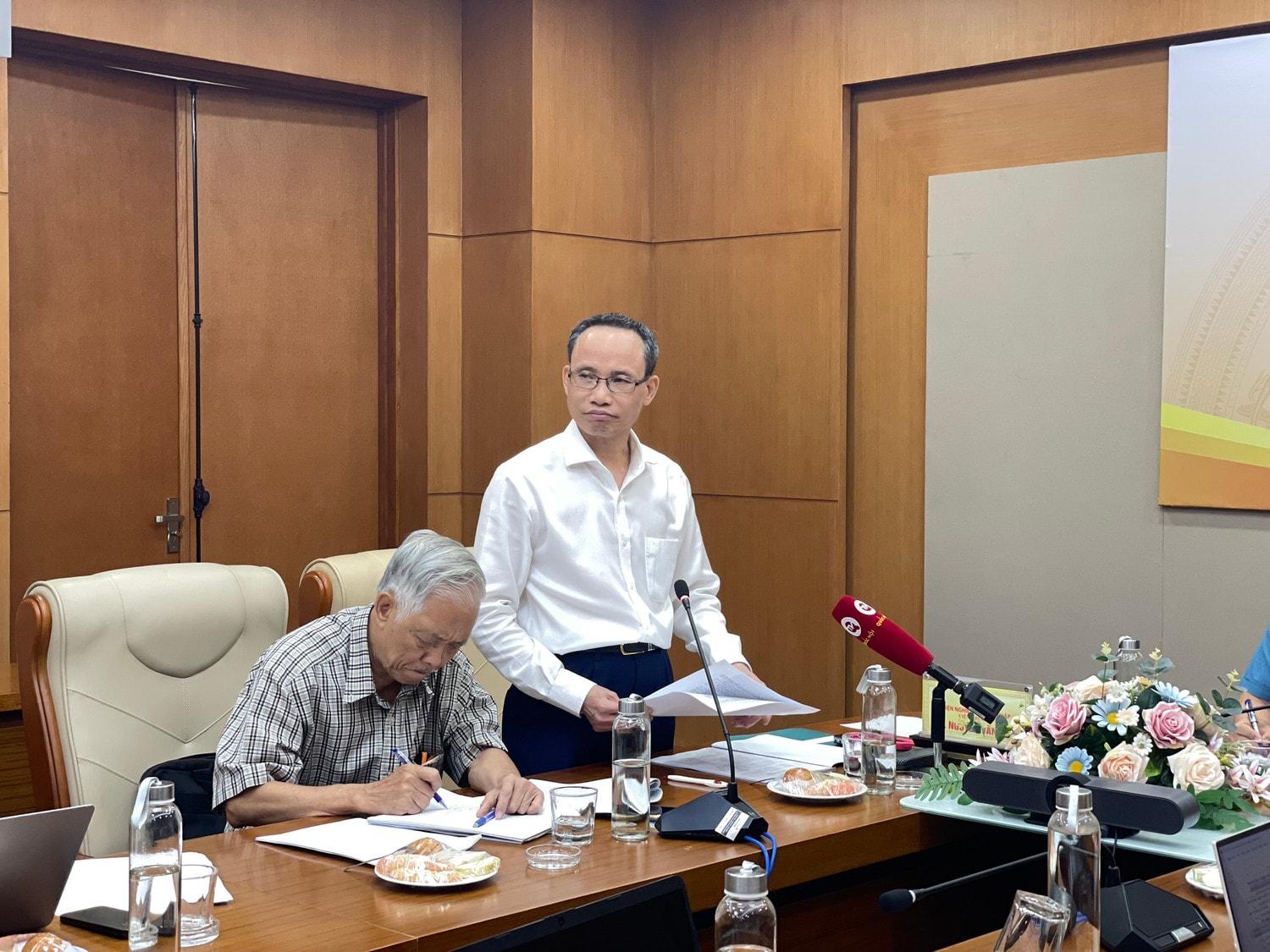 TS. Cấn Văn Lực, chuyên gia Kinh tế trưởng Ngân hàng BIDV phát biểu - Ảnh: Lê Bình