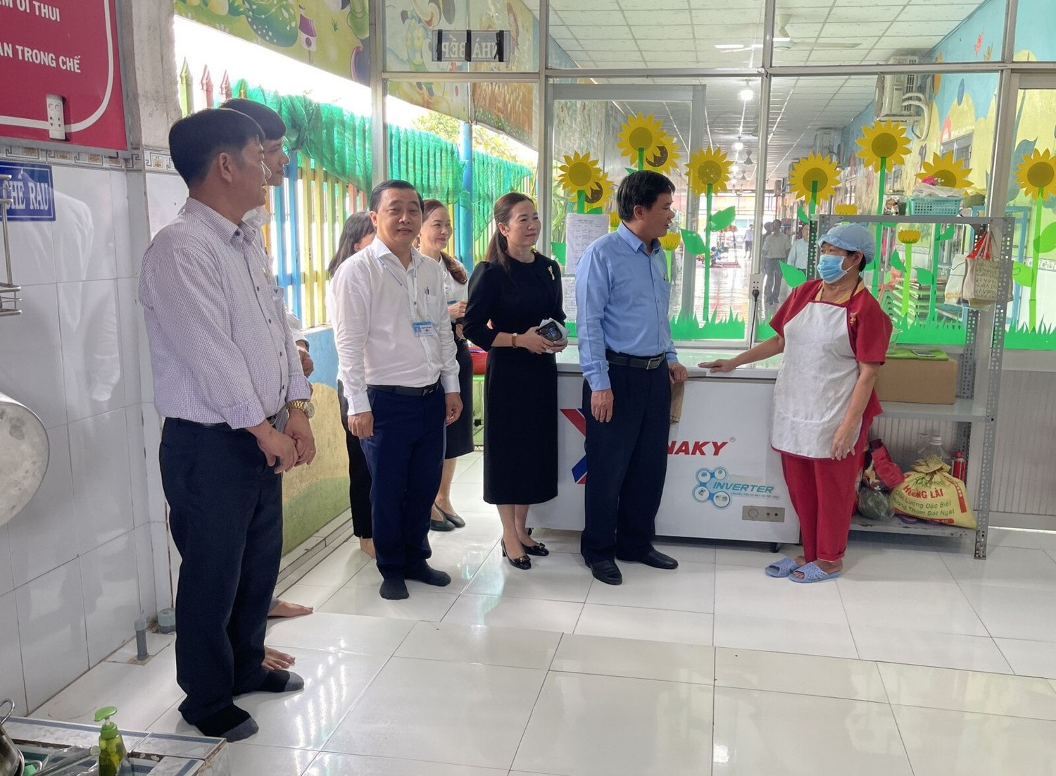 Đoàn giám sát HĐND tỉnh khảo sát tại lớp Mầm non Độc Lập Ngôi sao Việt (thị trấn Tân Thành, huyện Bắc Tân Uyên) - ẢNH Q. TÁM