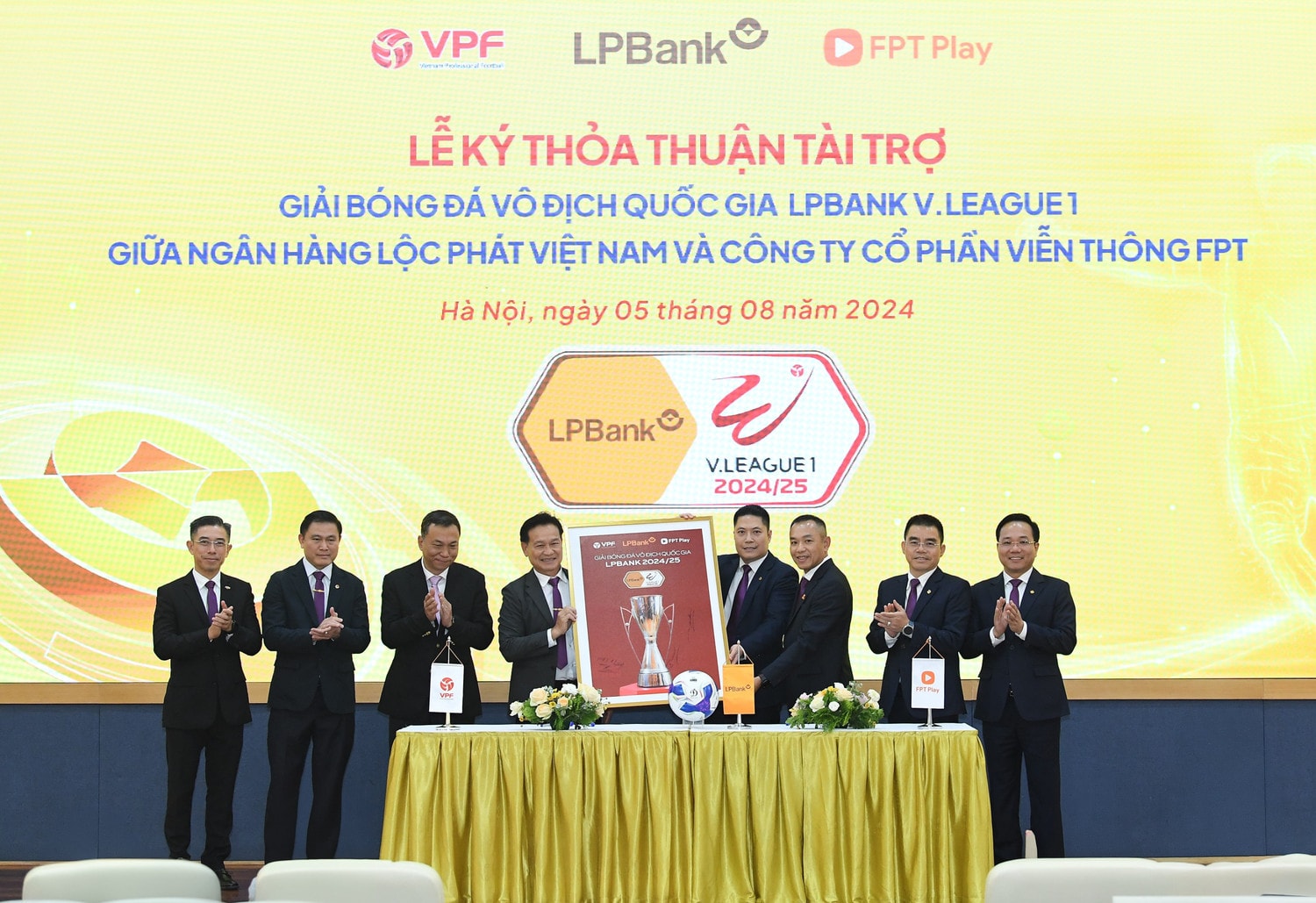 Ngân hàng Lộc phát Việt Nam trở thành nhà tài trợ chính Giải bóng đá vô địch Quốc gia LPBank V.LEAGUE 1 - 2024/25 -0