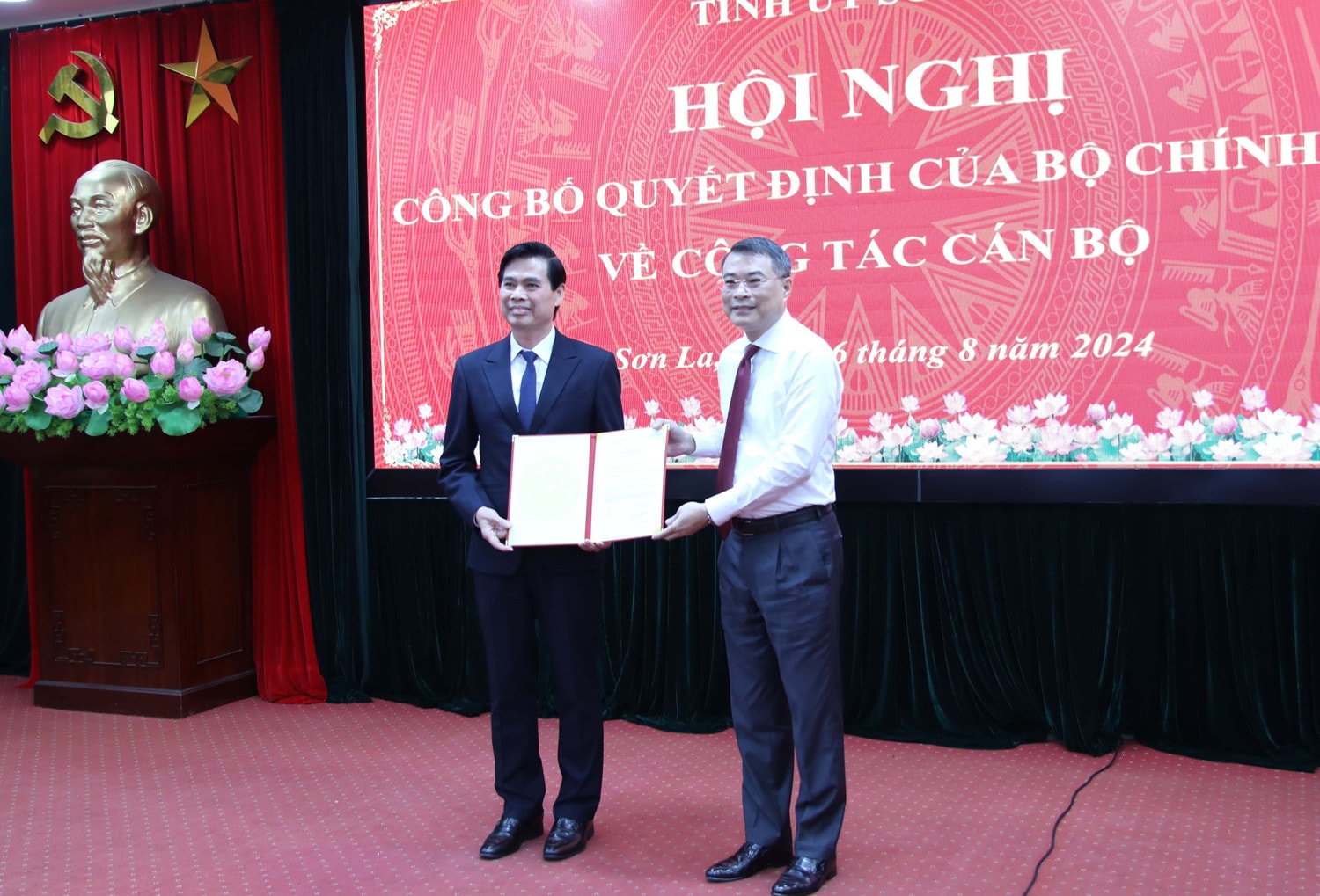 Công bố Quyết định của Bộ Chính trị chuẩn y Bí thư Tỉnh ủy Sơn La -0