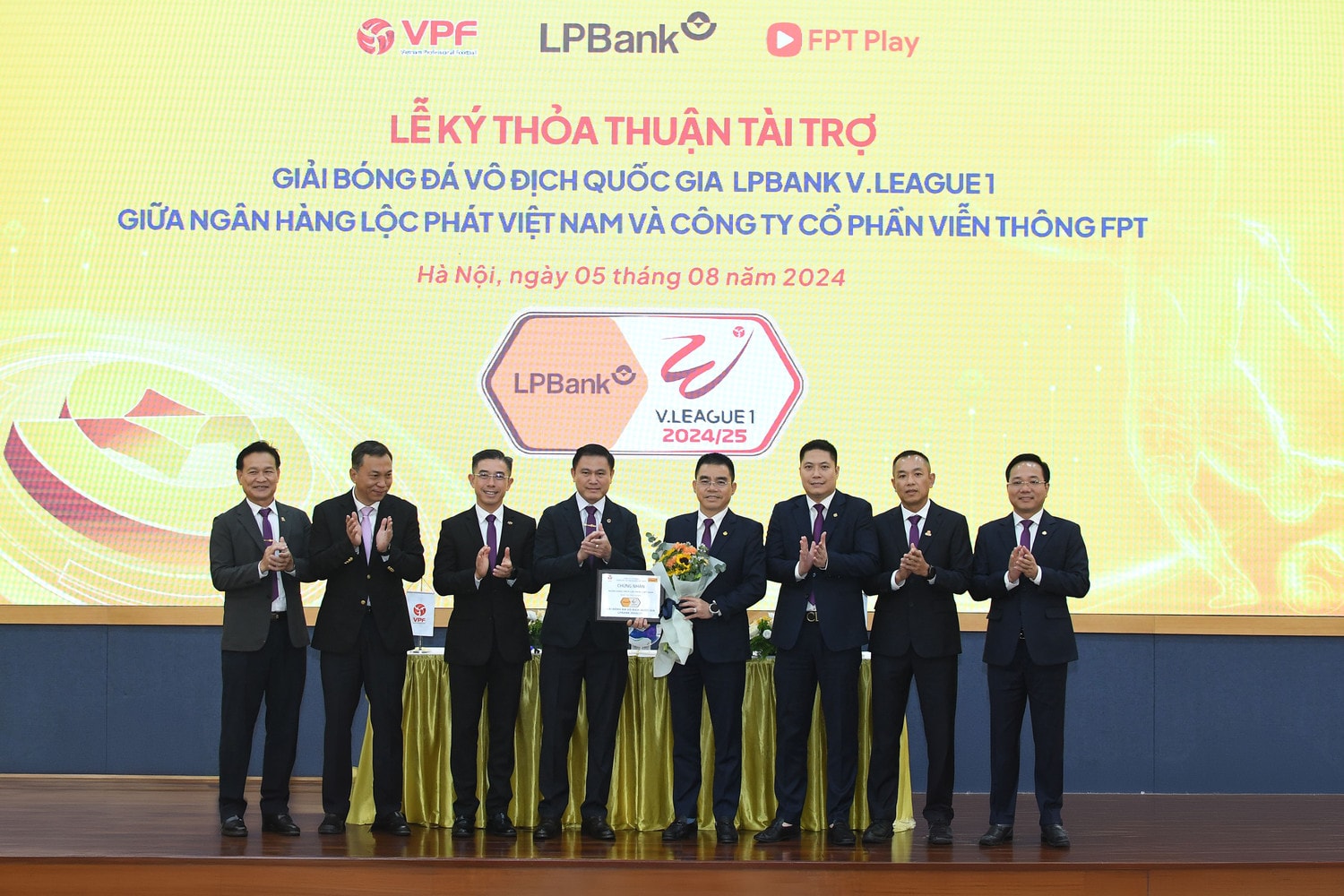 Ngân hàng Lộc phát Việt Nam trở thành nhà tài trợ chính Giải bóng đá vô địch Quốc gia LPBank V.LEAGUE 1 - 2024/25 -0