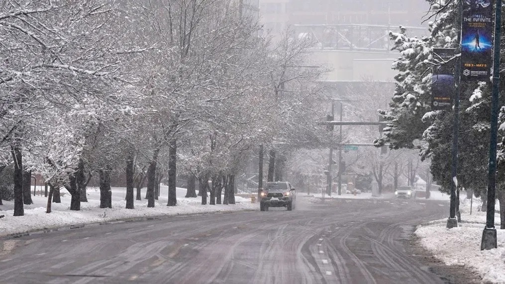 US: New law ensures pay for university staff during winter closures -0