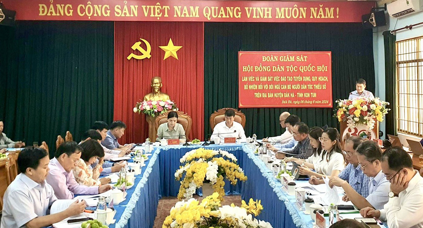 Đoàn giám sát của Hội đồng Dân tộc làm việc với UBND tỉnh Kon Tum -0