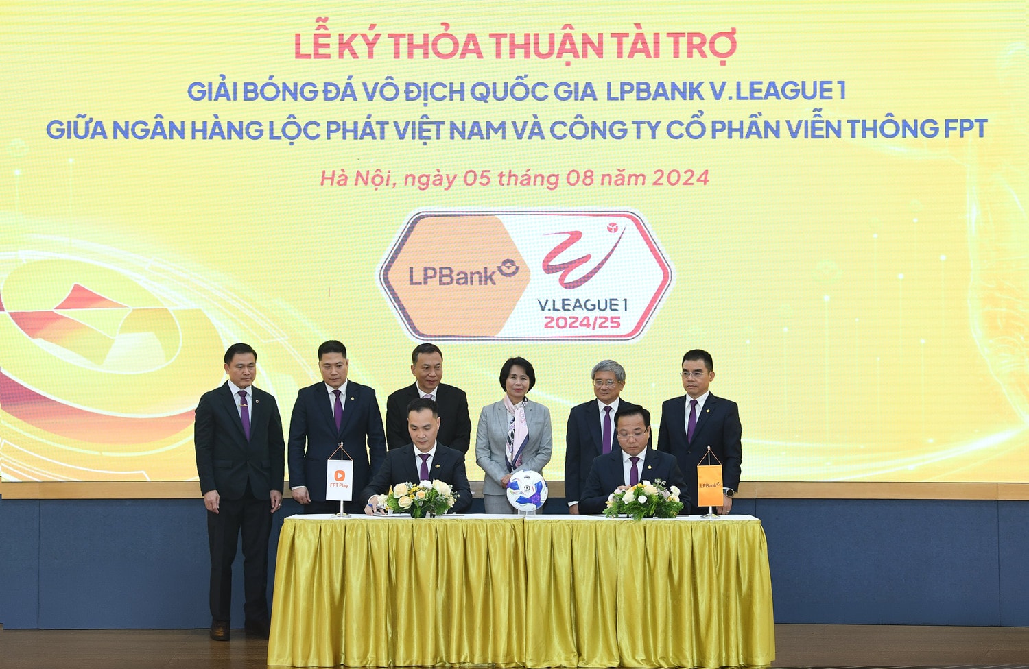 Ngân hàng Lộc phát Việt Nam trở thành nhà tài trợ chính Giải bóng đá vô địch Quốc gia LPBank V.LEAGUE 1 - 2024/25 -0