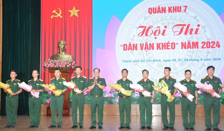 Hội thi Dân vận khéo trong lực lượng vũ trang Quân khu 7 năm 2024 -0