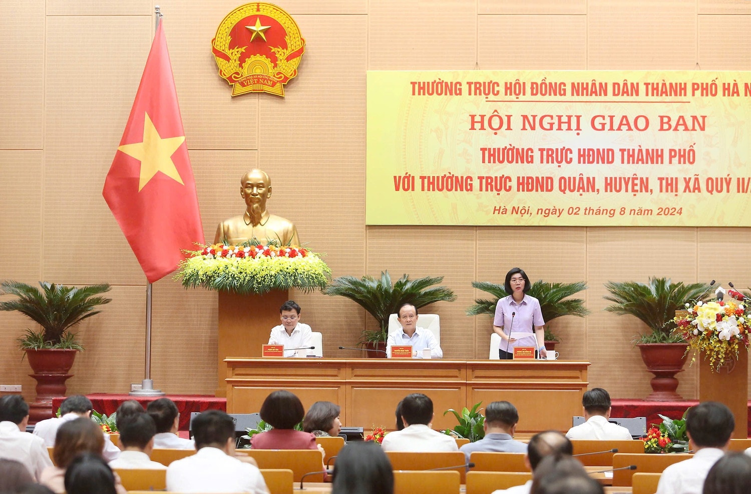 Thường trực HĐND thành phố đề nghị đặc biệt quan tâm đôn đốc, giám sát trả lời kiến nghị của cử tri (ảnh: P. Long) 