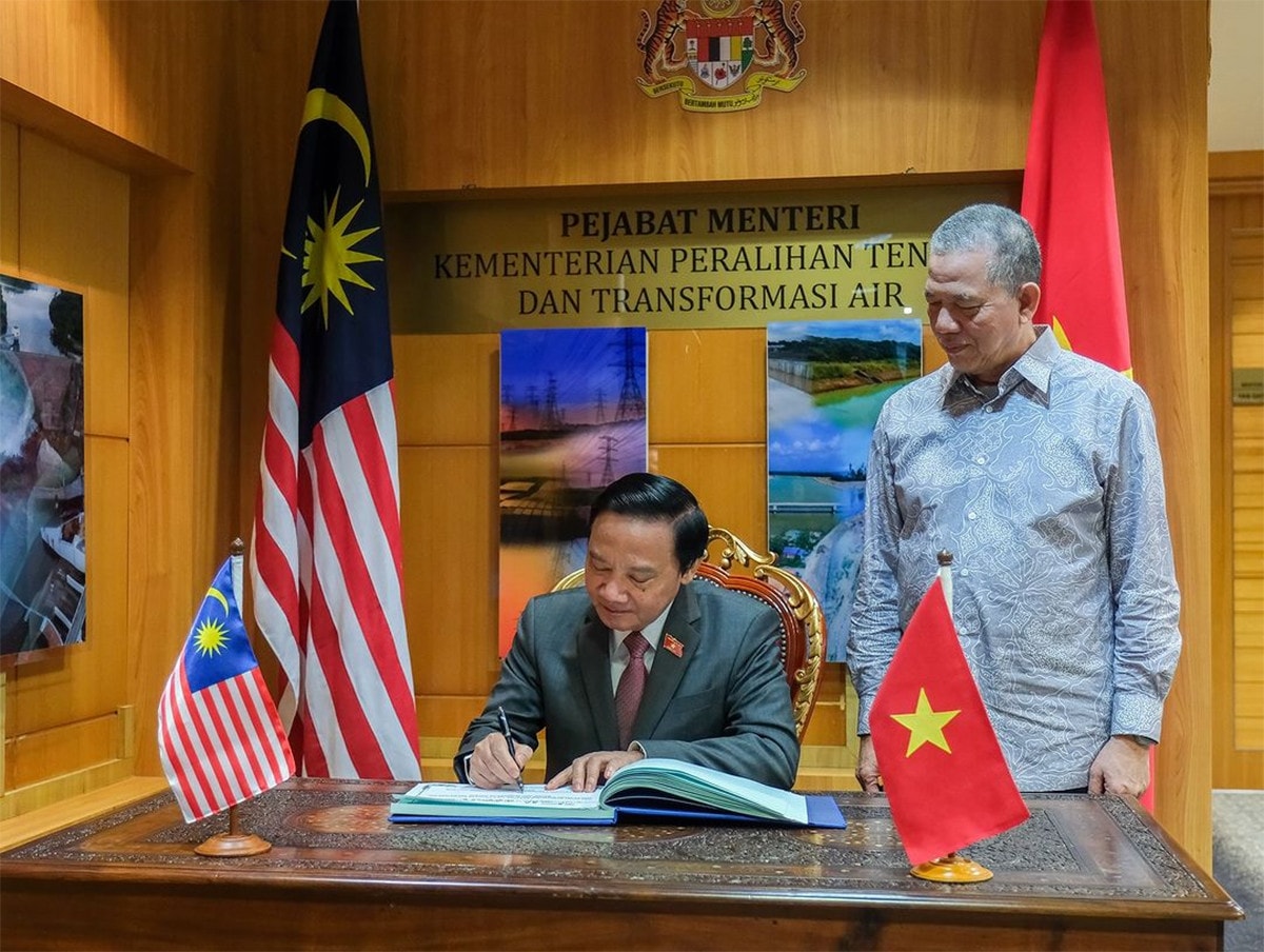 Phó Chủ tịch Quốc hội Nguyễn Khắc Định gặp Phó Thủ tướng Malaysia -4