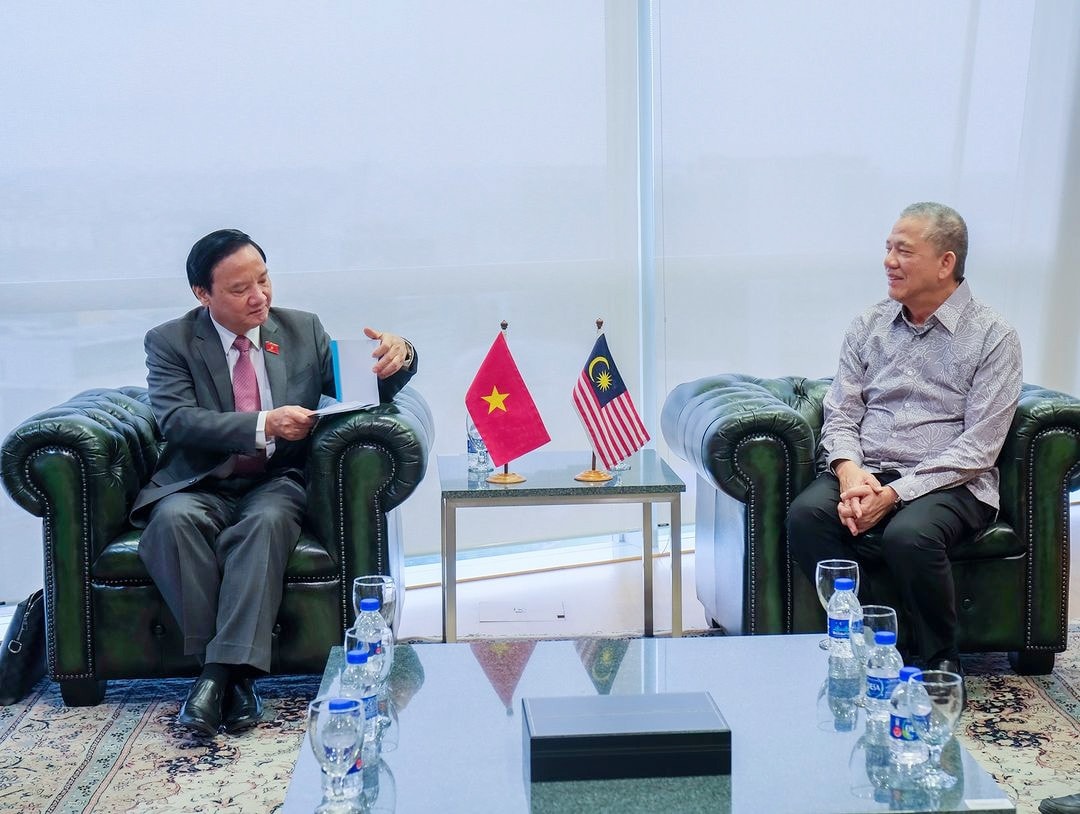 Phó Chủ tịch Quốc hội Nguyễn Khắc Định gặp Phó Thủ tướng Malaysia -3