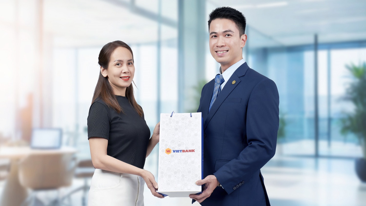 Vietbank ra mắt chương trình khuyến mãi “Quà tặng tiền tỷ - Chào thu hết ý” -0