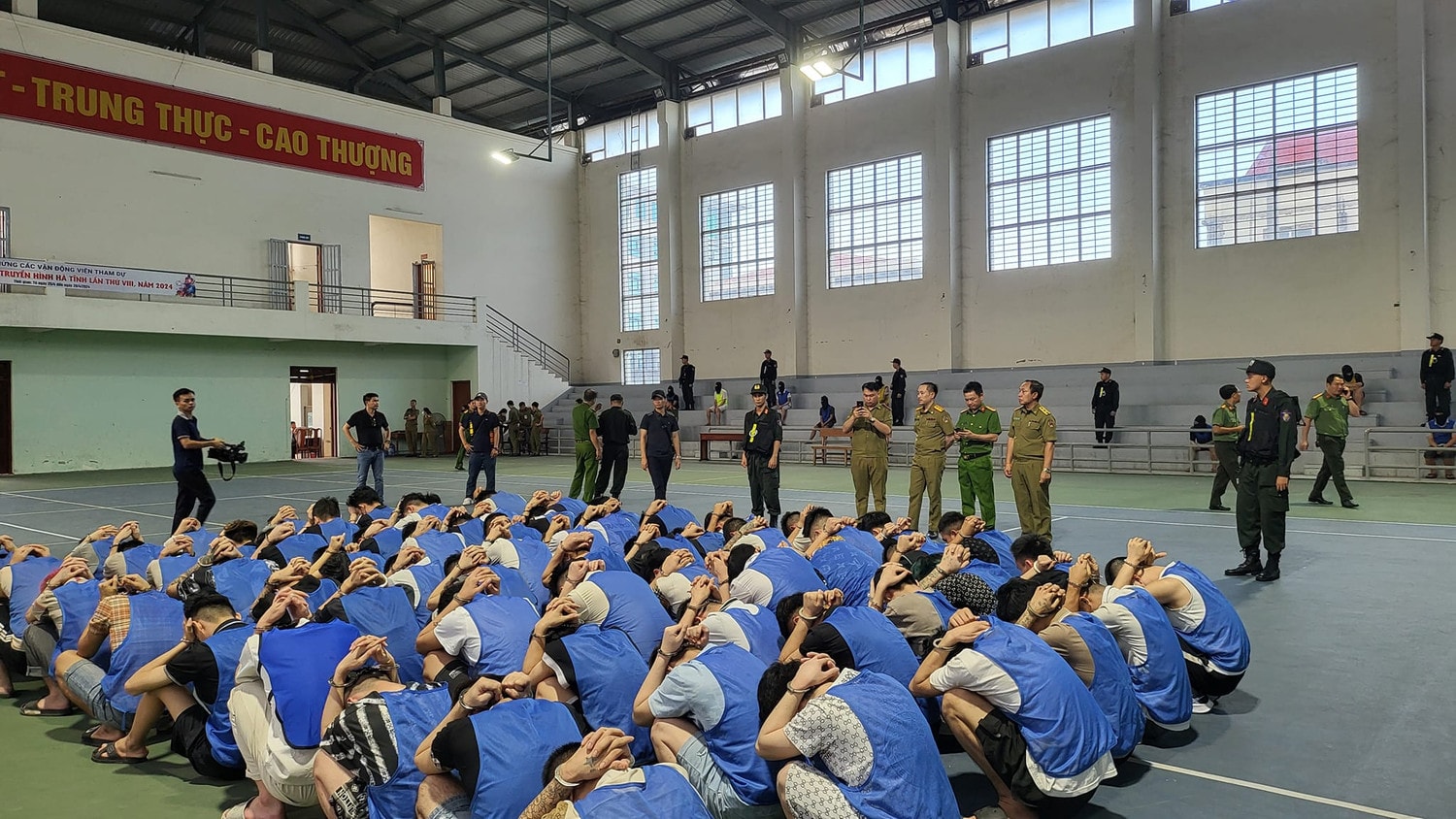 Triệt phá tổ chức tội phạm lừa đảo quốc tế, bắt giữ 155 đối tượng -0
