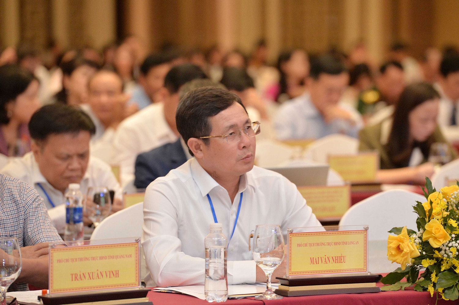 Miệt mài với vai trò “chiếc cầu nối” -0