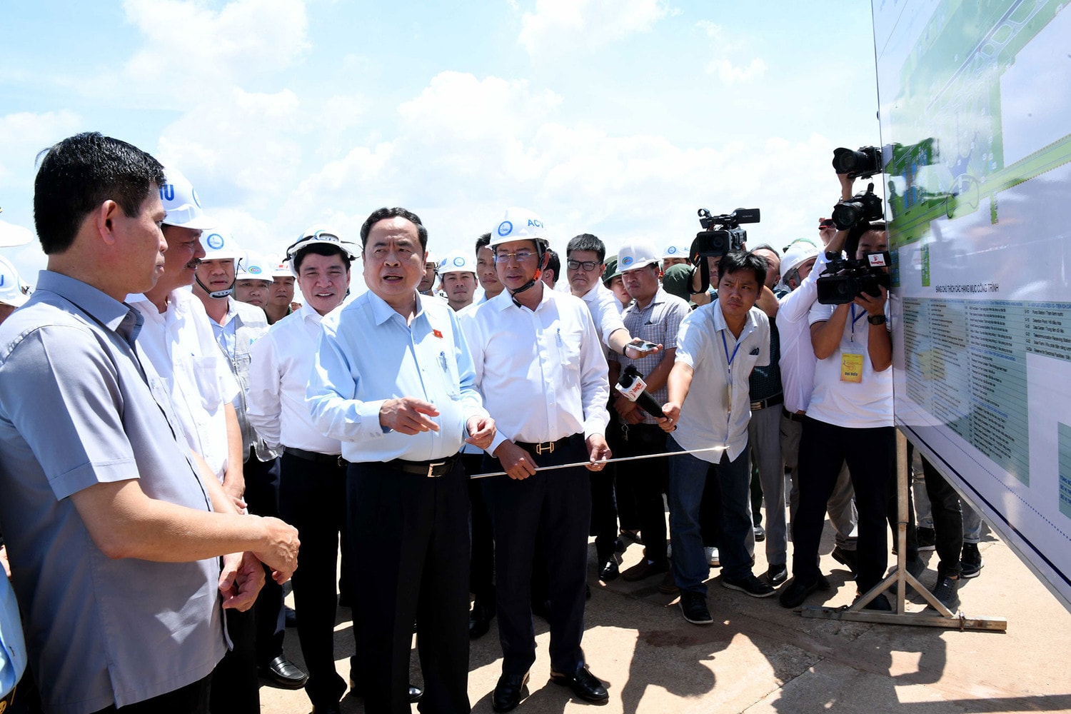 Chủ tịch Quốc hội Trần Thanh Mẫn khảo sát thực địa dự án Cảng hàng không quốc tế Long Thành -0