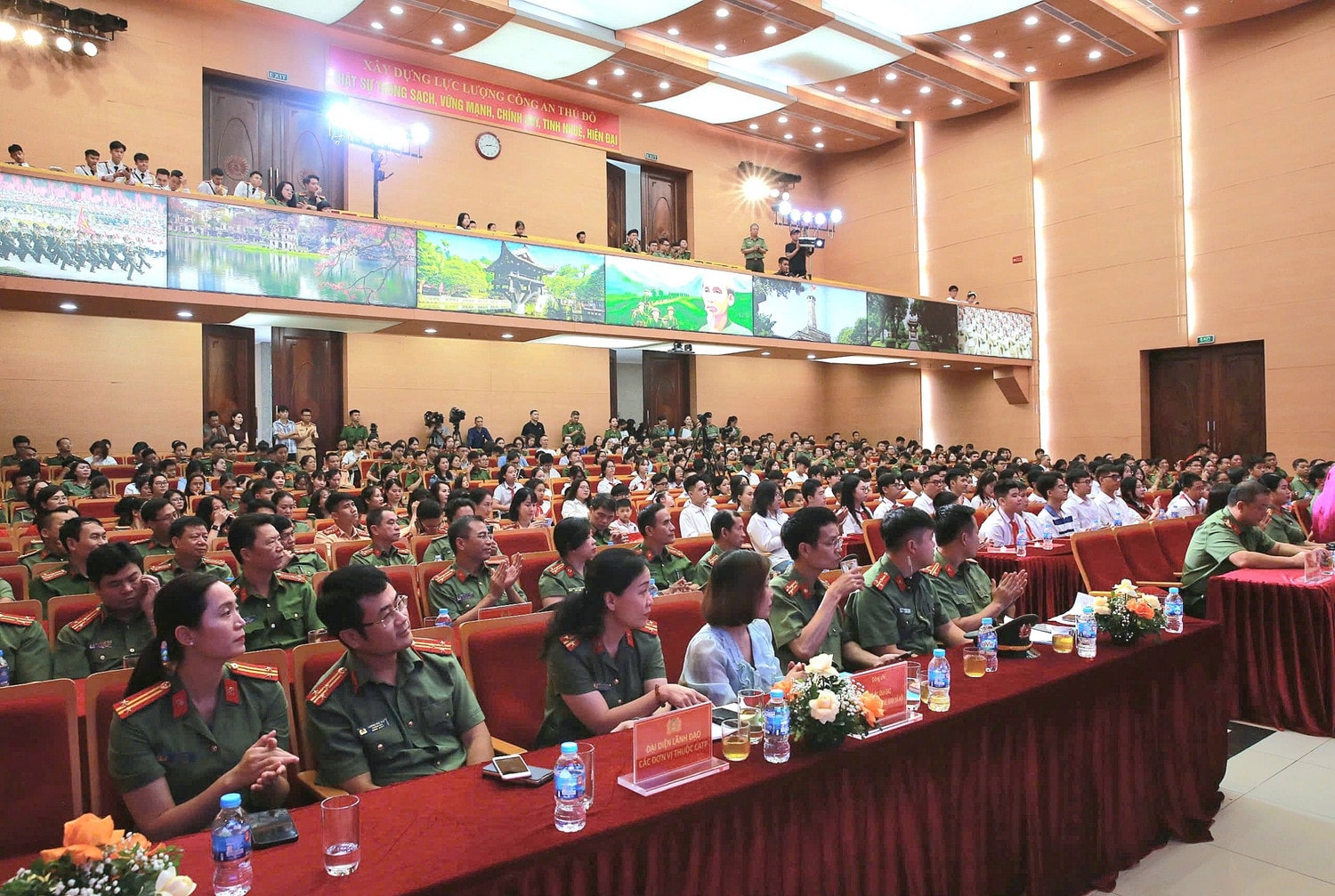 Toàn cảnh buổi Lễ tuyên dương.