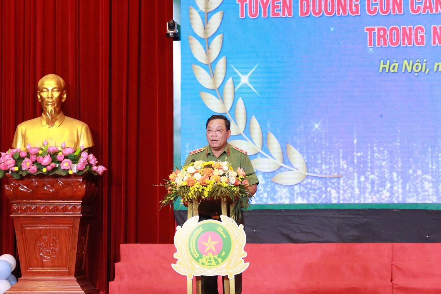 Công an Hà Nội tuyên dương con em cán bộ chiến sỹ đạt thành tích cao trong học tập -0